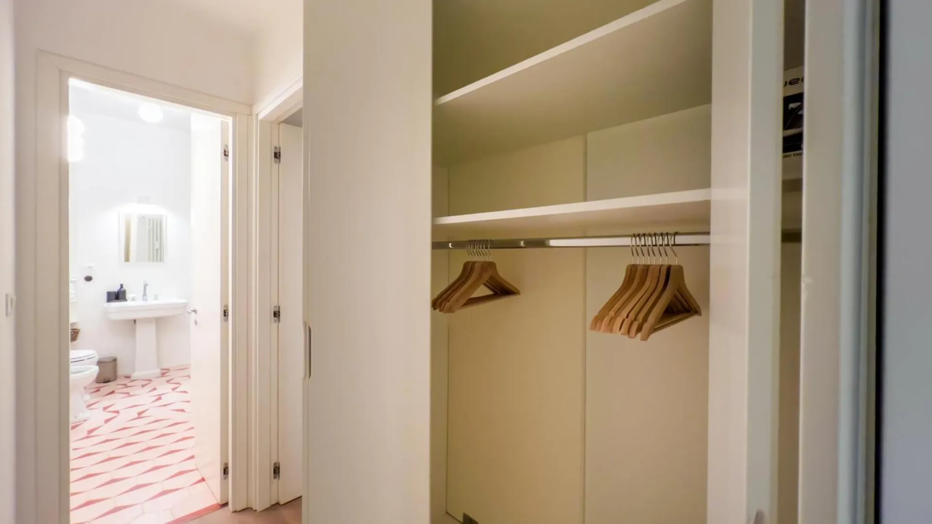 Paolo Sarpi - Charming Apartment With Terrace Milan 0*,  Italy